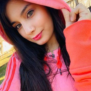 Meet your Posher, Macarena